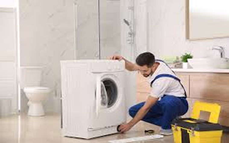 Thợ sửa máy giặt của điện lạnh Dung Vượng