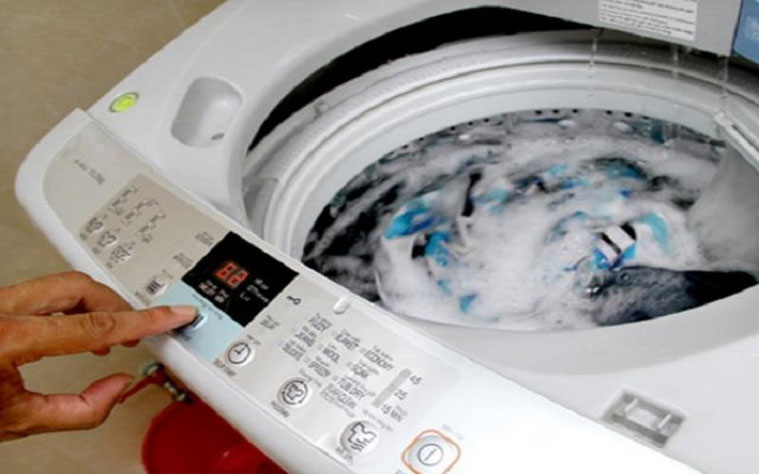 Không nên tự ý sửa máy giặt LG báo lỗi LE