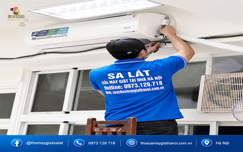Kỹ thuật viên Sa Lát kiểm tra điều hòa không mát tại Ngọc Hà