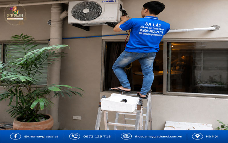 Thợ sửa điều hòa Sa Lát đang khắc phục lỗi điều hòa chảy nước