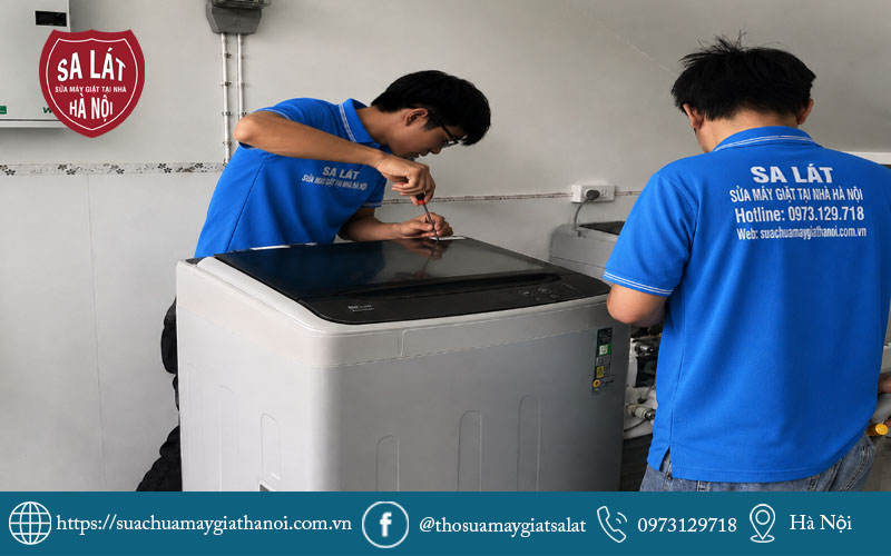 Thợ Điện Lạnh Sa Lát đang sửa máy giặt Samsung tại Hai Bà Trưng cho khách