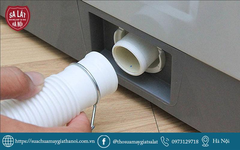 Đường ống xả bị gấp khúc là nguyên nhân phổ biến khiến máy giặt LG không xả nước