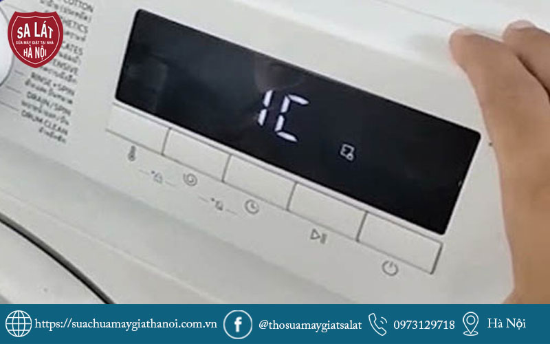 Máy giặt Samsung báo lỗi 1C thường do hỏng cảm biến, đứt dây hoặc lỗi bo mạch điều khiển