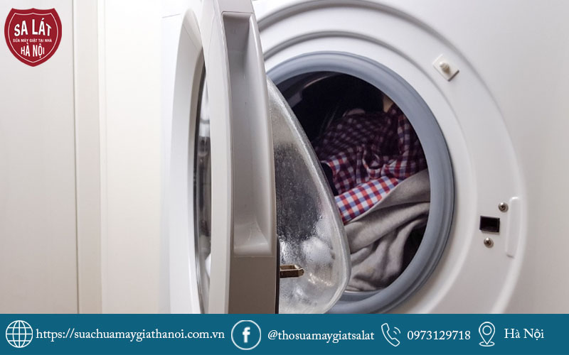 Màn hình hiển thị mã lỗi khi máy giặt LG không quay lồng do sự cố kỹ thuật.