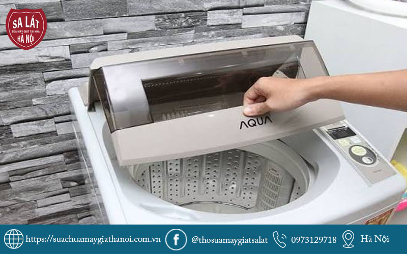 Hình ảnh minh họa các biểu hiện thường gặp của tình trạng máy giặt lỗi thời gian tại nhà