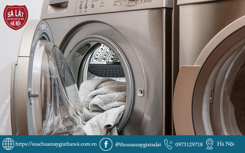 Khắc phục lỗi máy giặt bị treo chương trình do lồng giặt quá tải quần áo dày