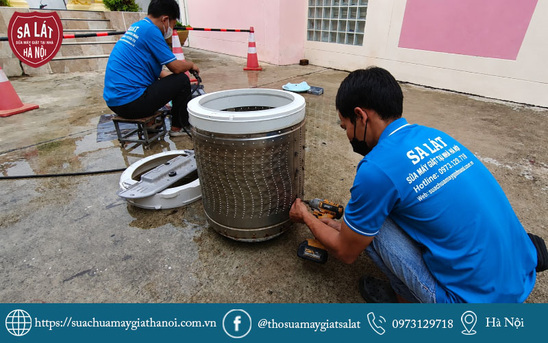 Đội ngũ thợ Điện Lạnh Sa Lát tháo lồng bảo dưỡng và sửa chữa máy giặt chuyên nghiệp