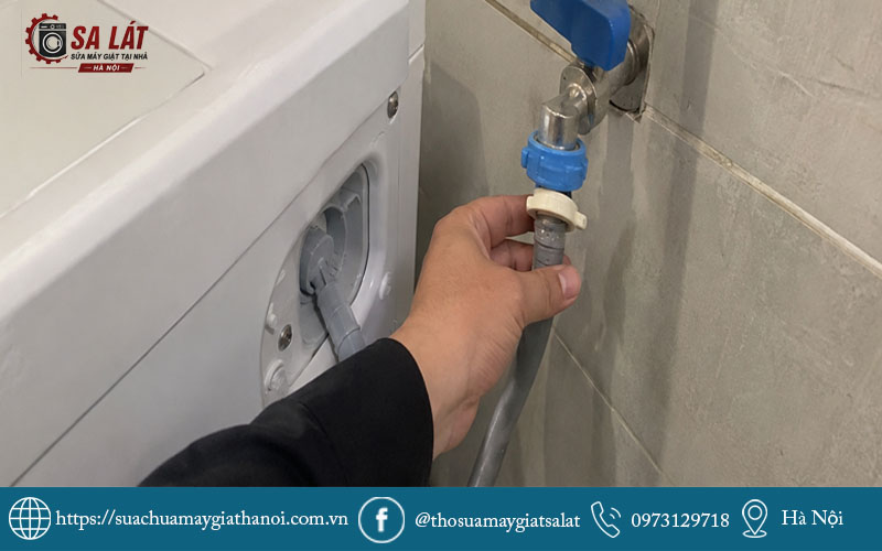 Kiểm tra nguồn nước nguyên nhân khiến máy giặt Electrolux không cấp nước do tắc nghẽn